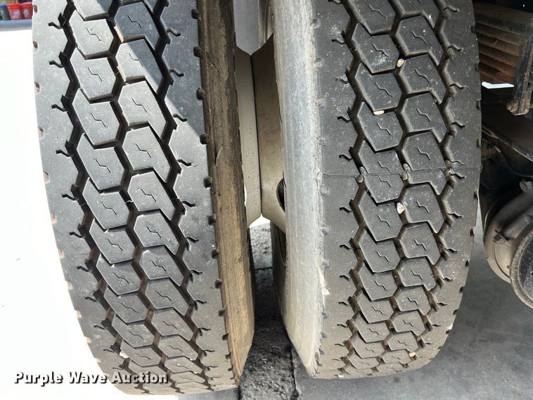 image for item LU9944 2019 Hino 268A box truck