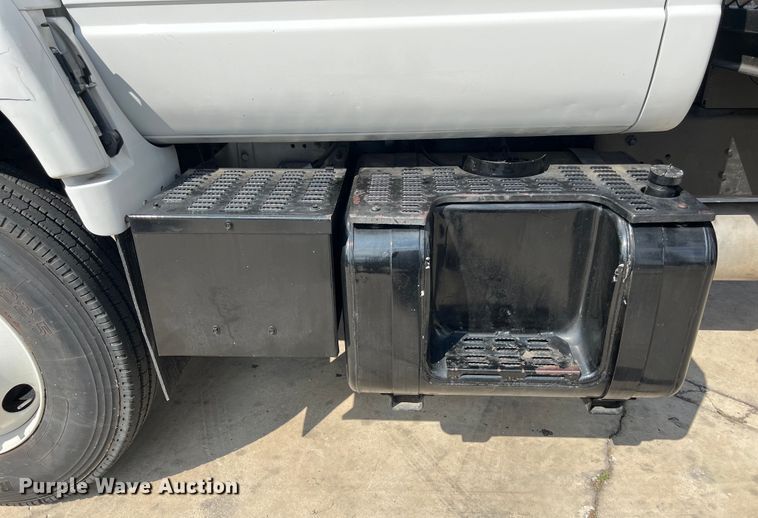 image for item LU9945 1996 GMC TopKick flatbed truck