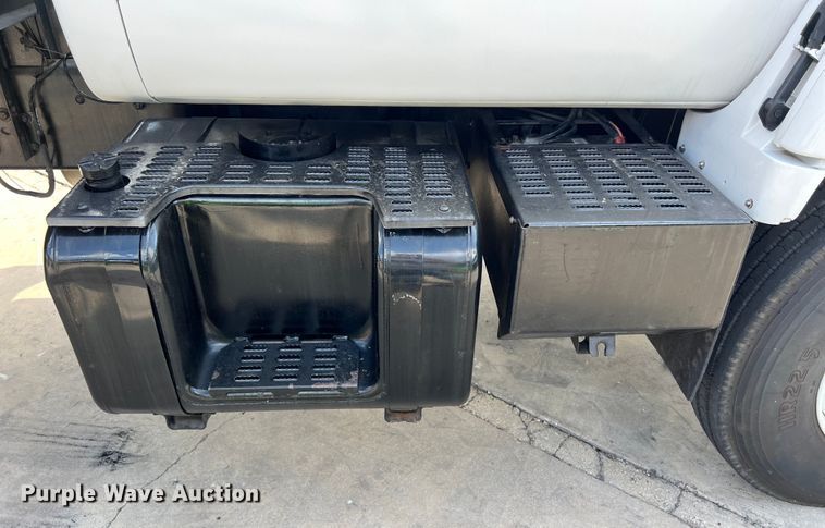 image for item LU9945 1996 GMC TopKick flatbed truck