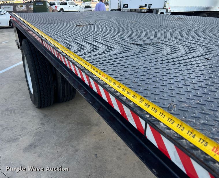 image for item LU9945 1996 GMC TopKick flatbed truck