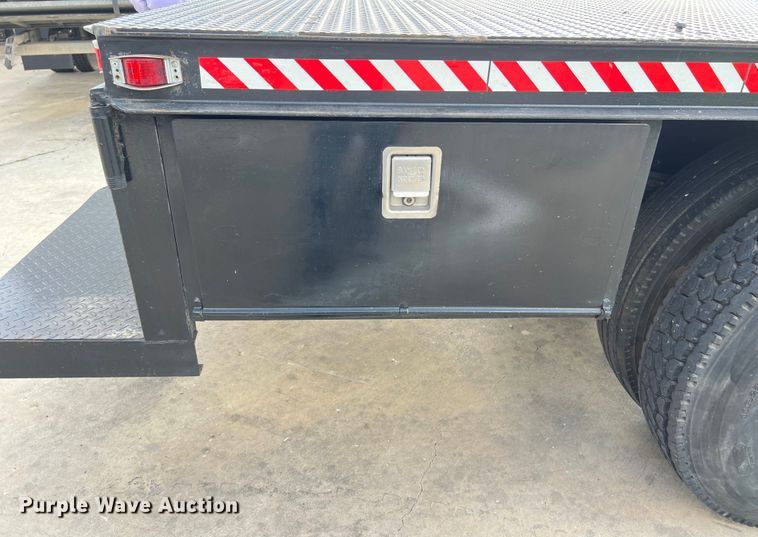 image for item LU9945 1996 GMC TopKick flatbed truck