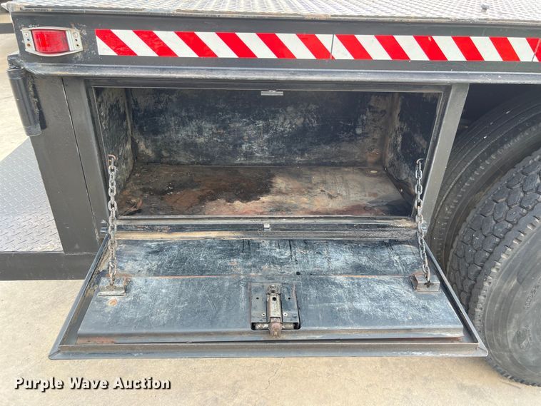 image for item LU9945 1996 GMC TopKick flatbed truck