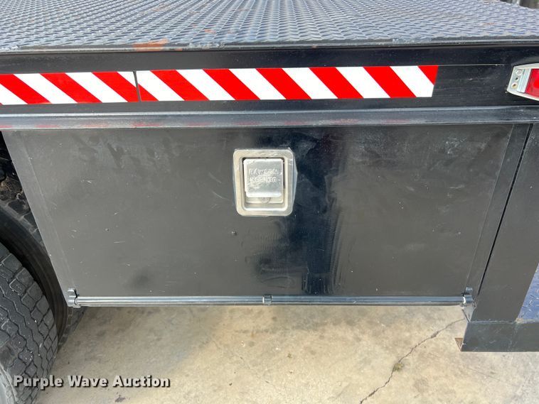 image for item LU9945 1996 GMC TopKick flatbed truck