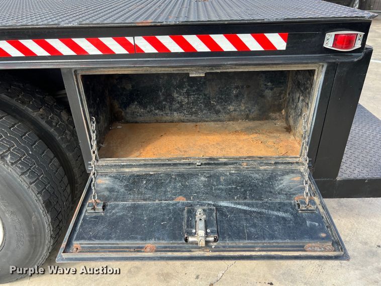 image for item LU9945 1996 GMC TopKick flatbed truck