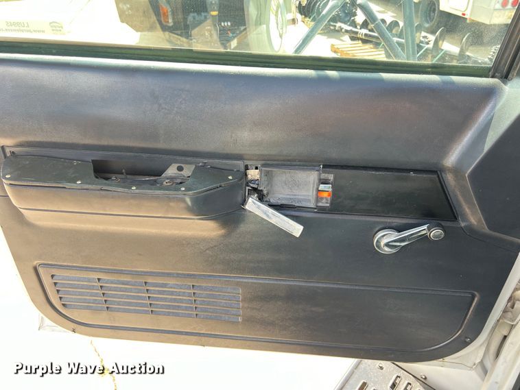 image for item LU9945 1996 GMC TopKick flatbed truck