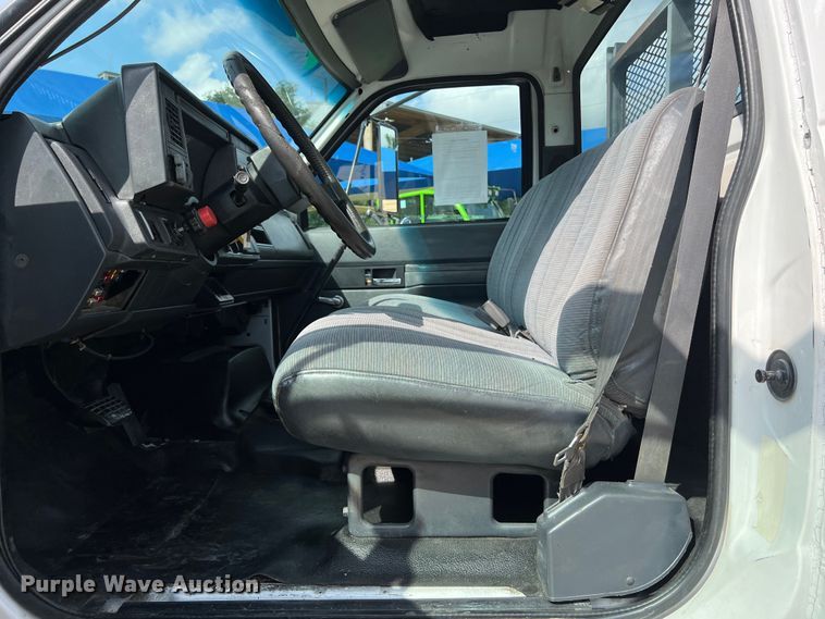 image for item LU9945 1996 GMC TopKick flatbed truck