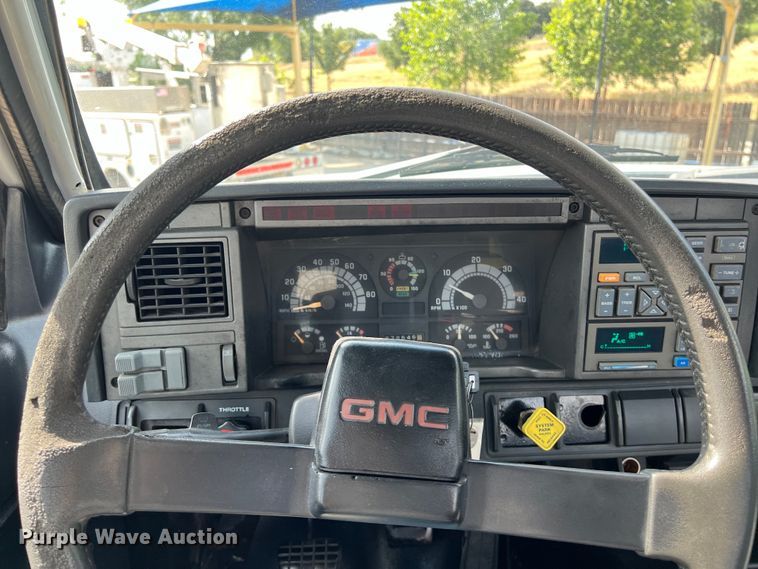 image for item LU9945 1996 GMC TopKick flatbed truck