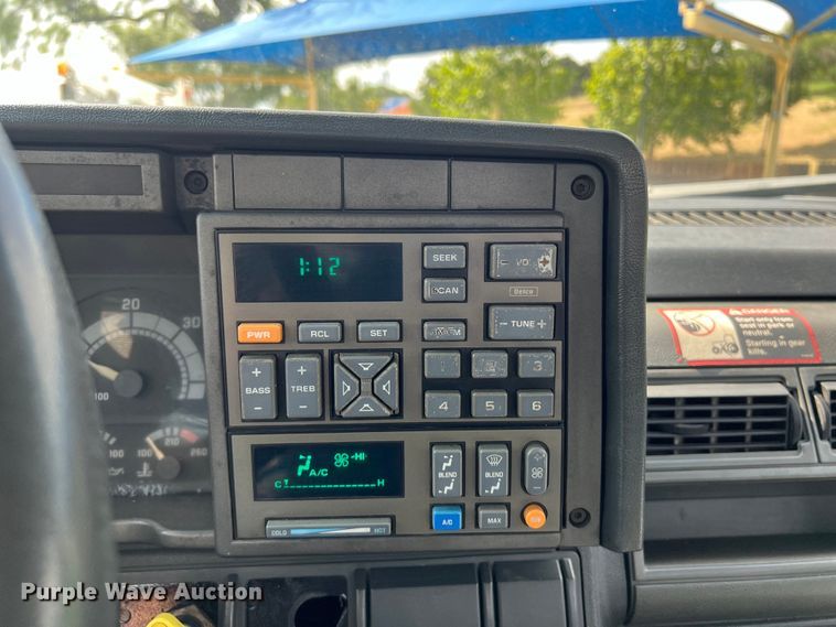 image for item LU9945 1996 GMC TopKick flatbed truck