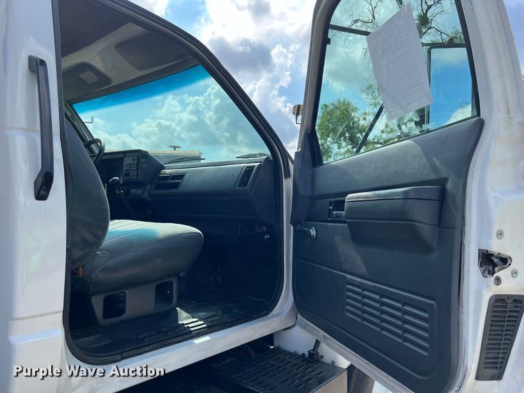 image for item LU9945 1996 GMC TopKick flatbed truck