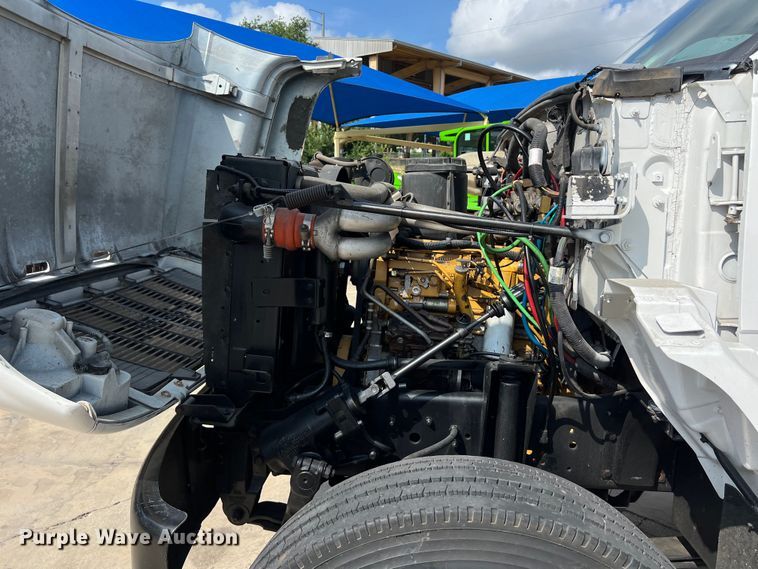 image for item LU9945 1996 GMC TopKick flatbed truck