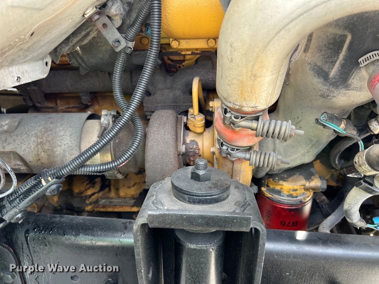 image for item LU9945 1996 GMC TopKick flatbed truck