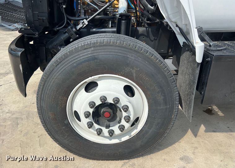 image for item LU9945 1996 GMC TopKick flatbed truck