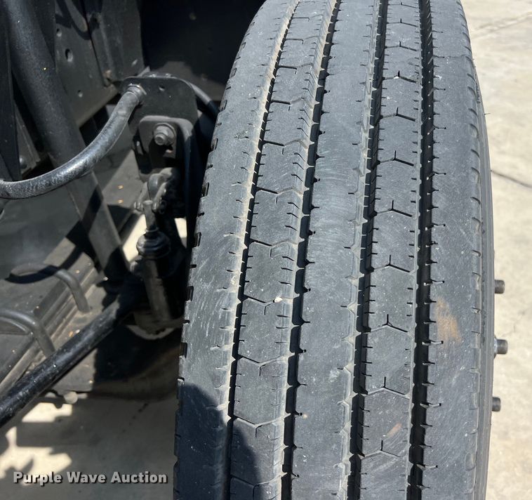 image for item LU9945 1996 GMC TopKick flatbed truck