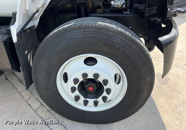 image for item LU9945 1996 GMC TopKick flatbed truck