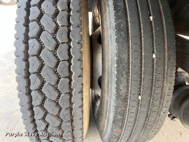 image for item LU9945 1996 GMC TopKick flatbed truck