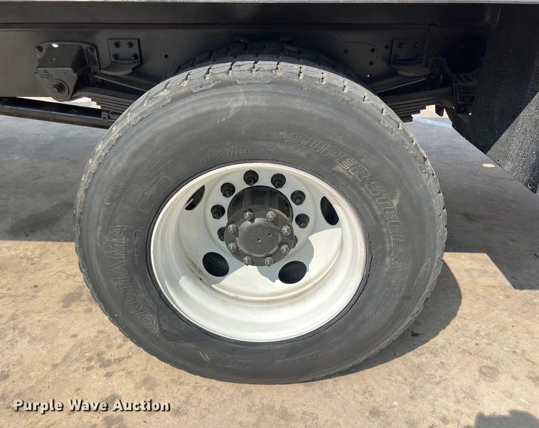 image for item LU9945 1996 GMC TopKick flatbed truck