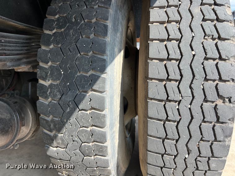 image for item LU9945 1996 GMC TopKick flatbed truck