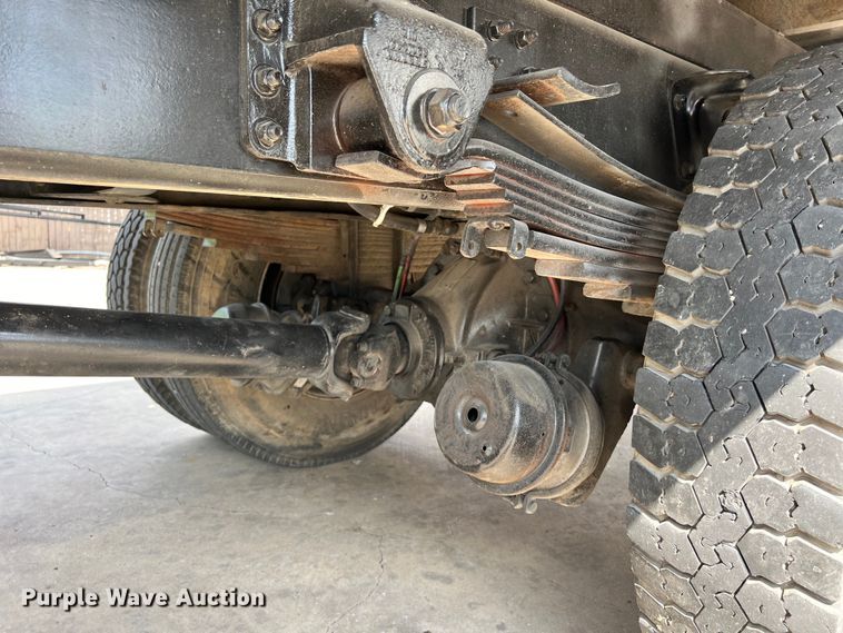 image for item LU9945 1996 GMC TopKick flatbed truck