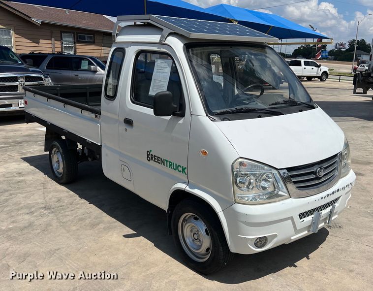 image for item LU9946 2012 Vantage EV 1000 mini truck