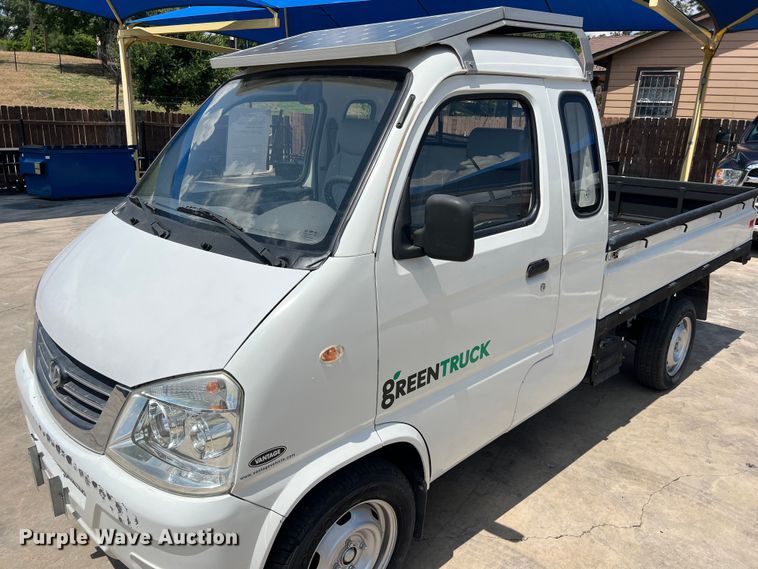 image for item LU9946 2012 Vantage EV 1000 mini truck