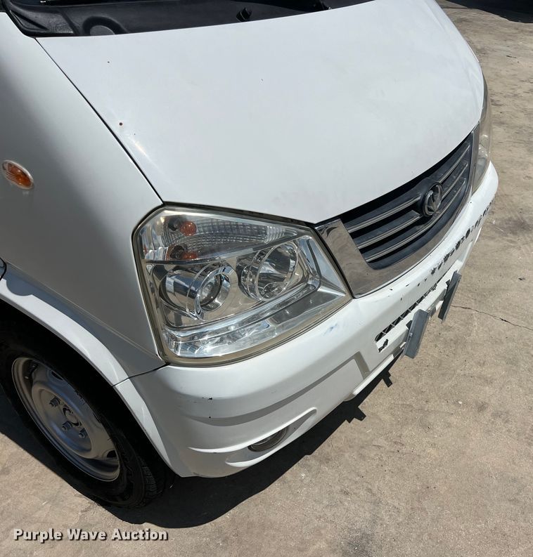 image for item LU9946 2012 Vantage EV 1000 mini truck