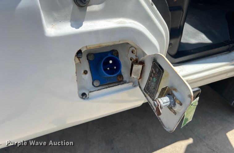 image for item LU9946 2012 Vantage EV 1000 mini truck