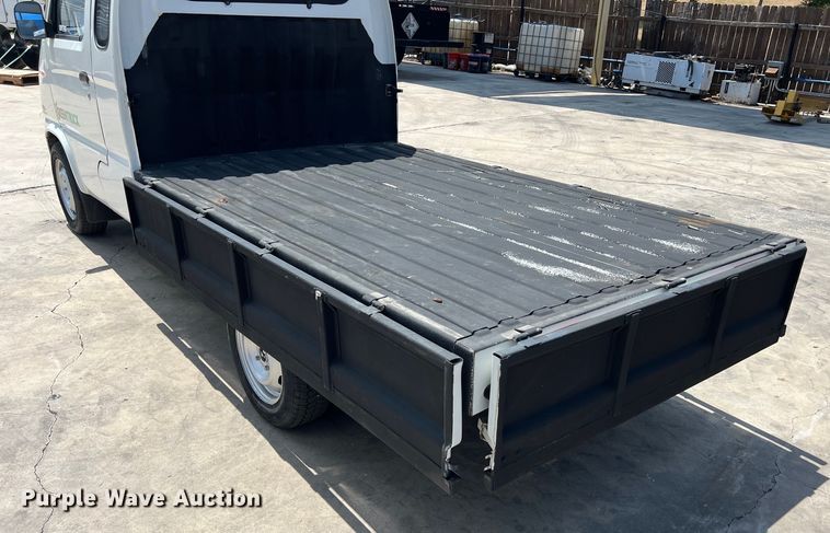 image for item LU9946 2012 Vantage EV 1000 mini truck