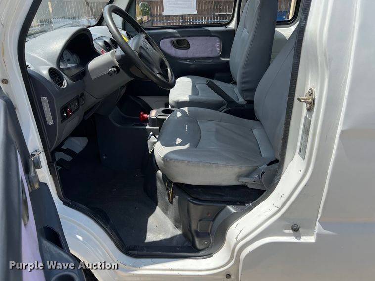 image for item LU9946 2012 Vantage EV 1000 mini truck