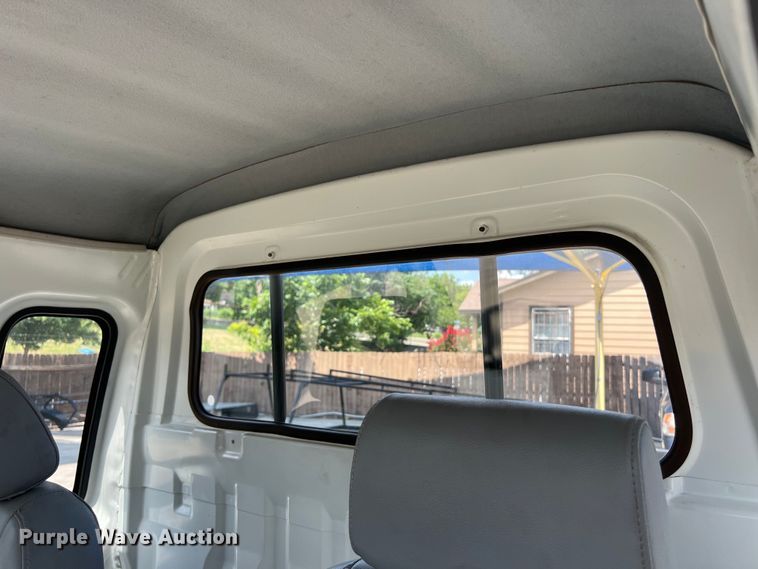 image for item LU9946 2012 Vantage EV 1000 mini truck