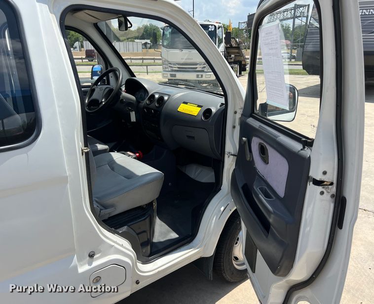 image for item LU9946 2012 Vantage EV 1000 mini truck