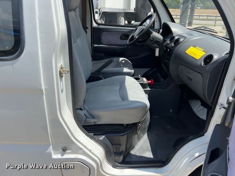 image for item LU9946 2012 Vantage EV 1000 mini truck