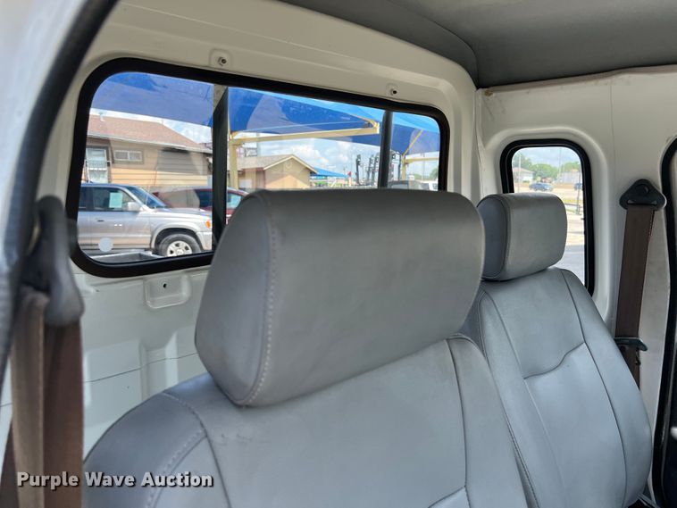 image for item LU9946 2012 Vantage EV 1000 mini truck