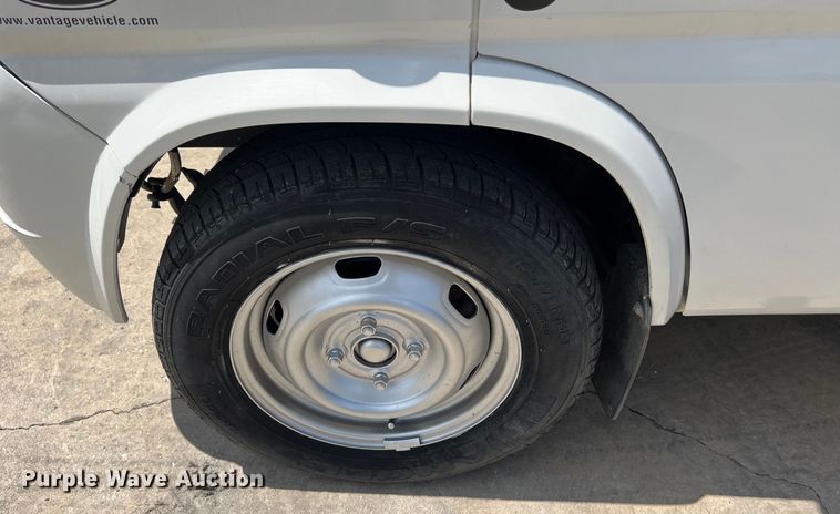 image for item LU9946 2012 Vantage EV 1000 mini truck