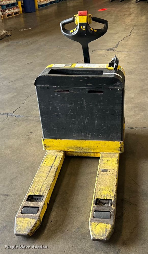 image for item MU9790 Hyster W40Z Pallet jack