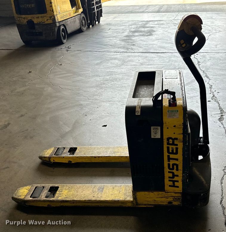 image for item MU9790 Hyster W40Z Pallet jack