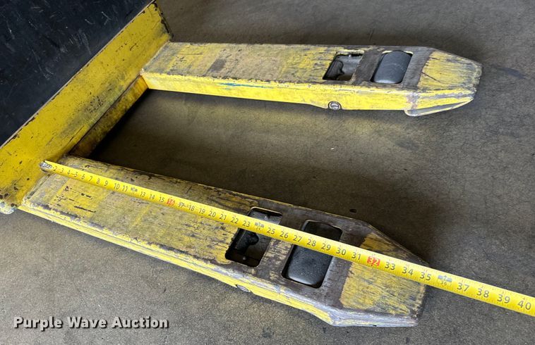 image for item MU9790 Hyster W40Z Pallet jack