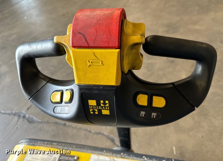 image for item MU9790 Hyster W40Z Pallet jack