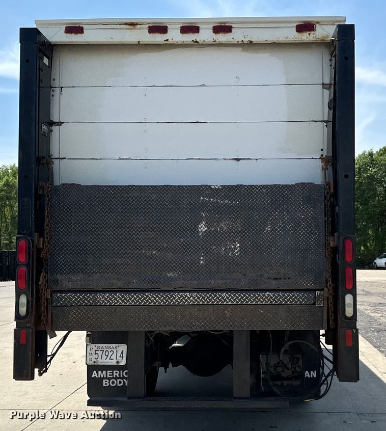 image for item MU9792 1995 International  4700 box truck