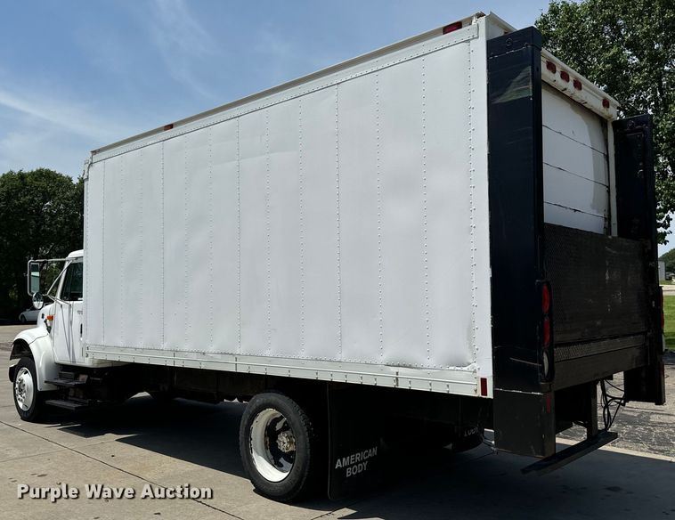 image for item MU9792 1995 International  4700 box truck