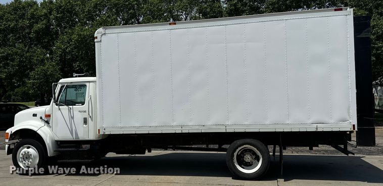 image for item MU9792 1995 International  4700 box truck