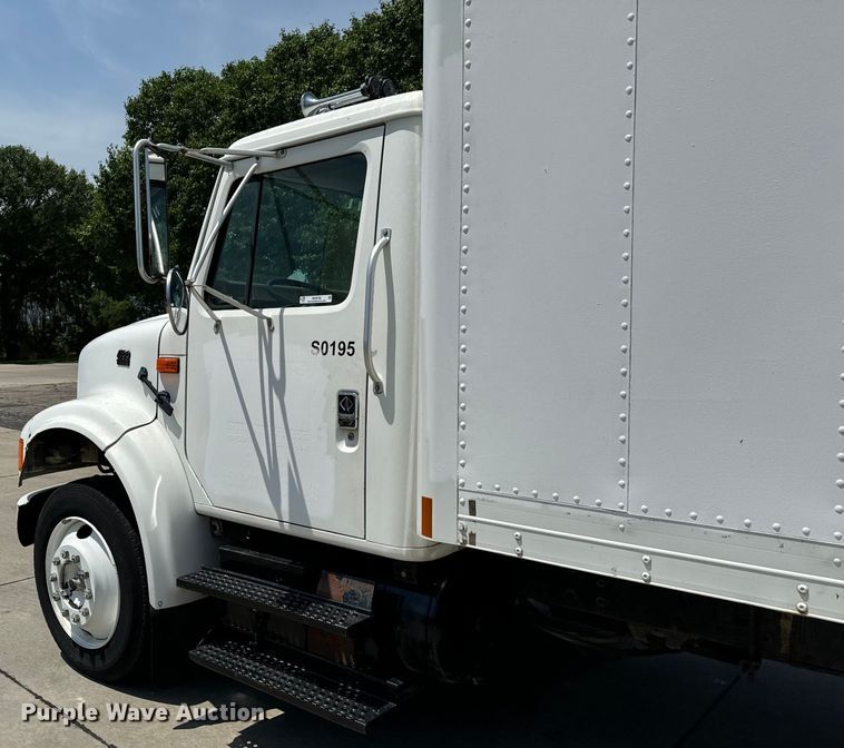 image for item MU9792 1995 International  4700 box truck