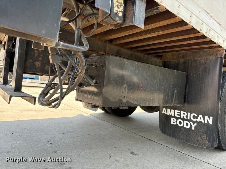 image for item MU9792 1995 International  4700 box truck