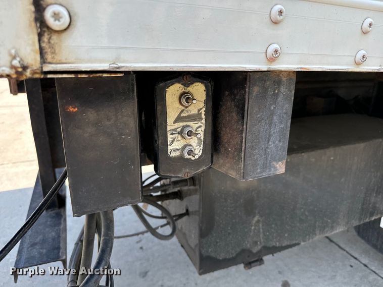 image for item MU9792 1995 International  4700 box truck