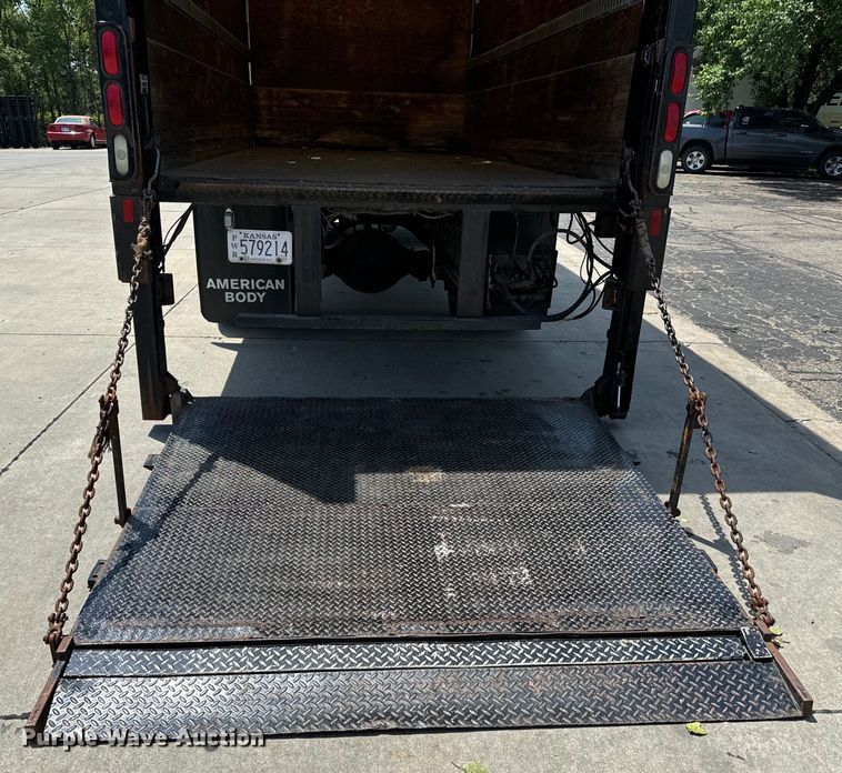 image for item MU9792 1995 International  4700 box truck