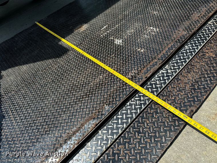 image for item MU9792 1995 International  4700 box truck