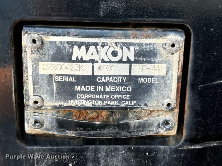 image for item MU9792 1995 International  4700 box truck