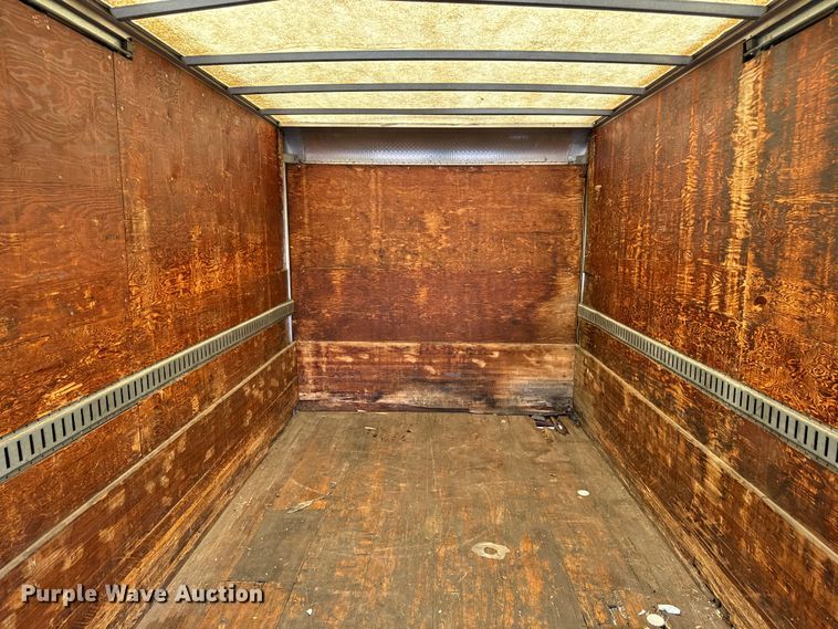 image for item MU9792 1995 International  4700 box truck