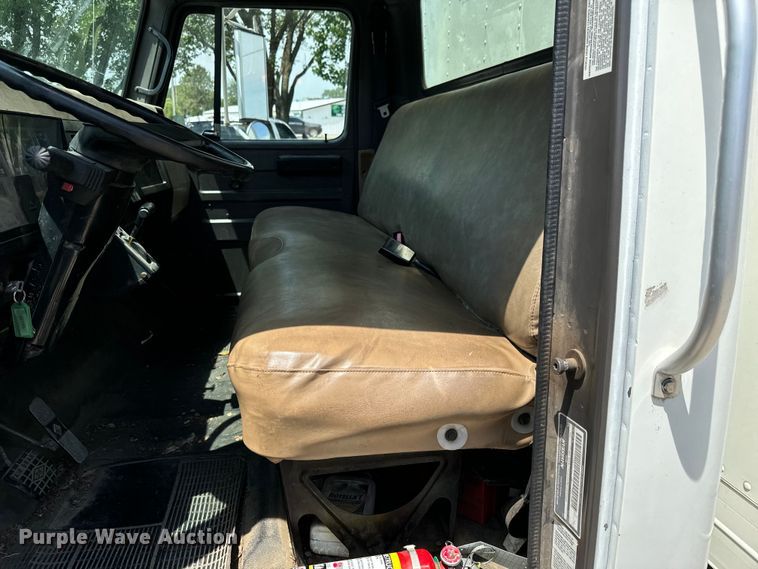 image for item MU9792 1995 International  4700 box truck