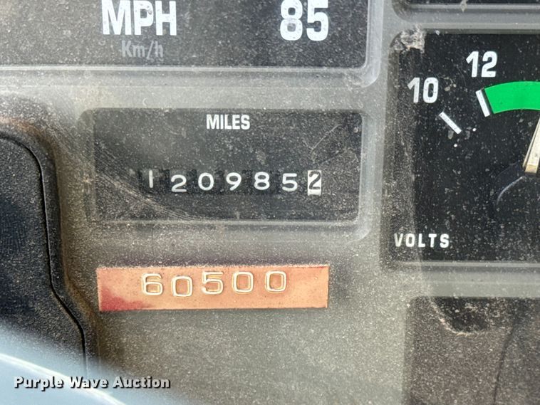 image for item MU9792 1995 International  4700 box truck