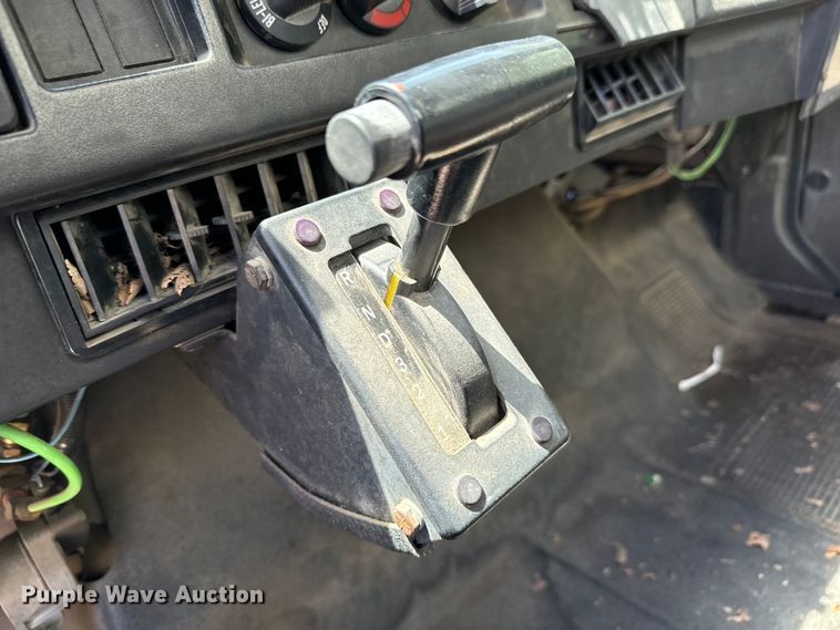 image for item MU9792 1995 International  4700 box truck